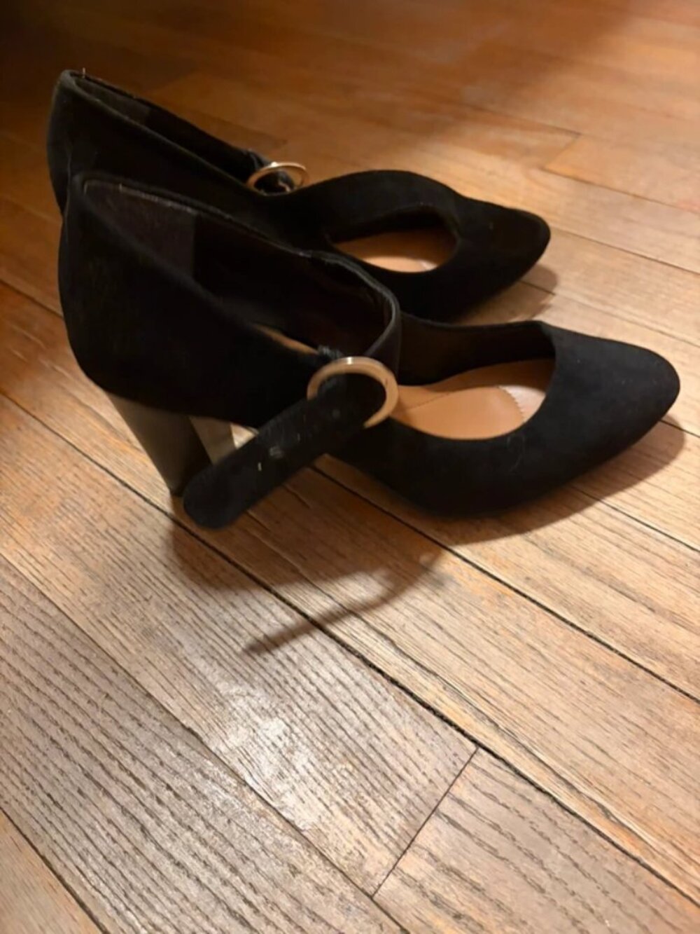 Black heels with strap